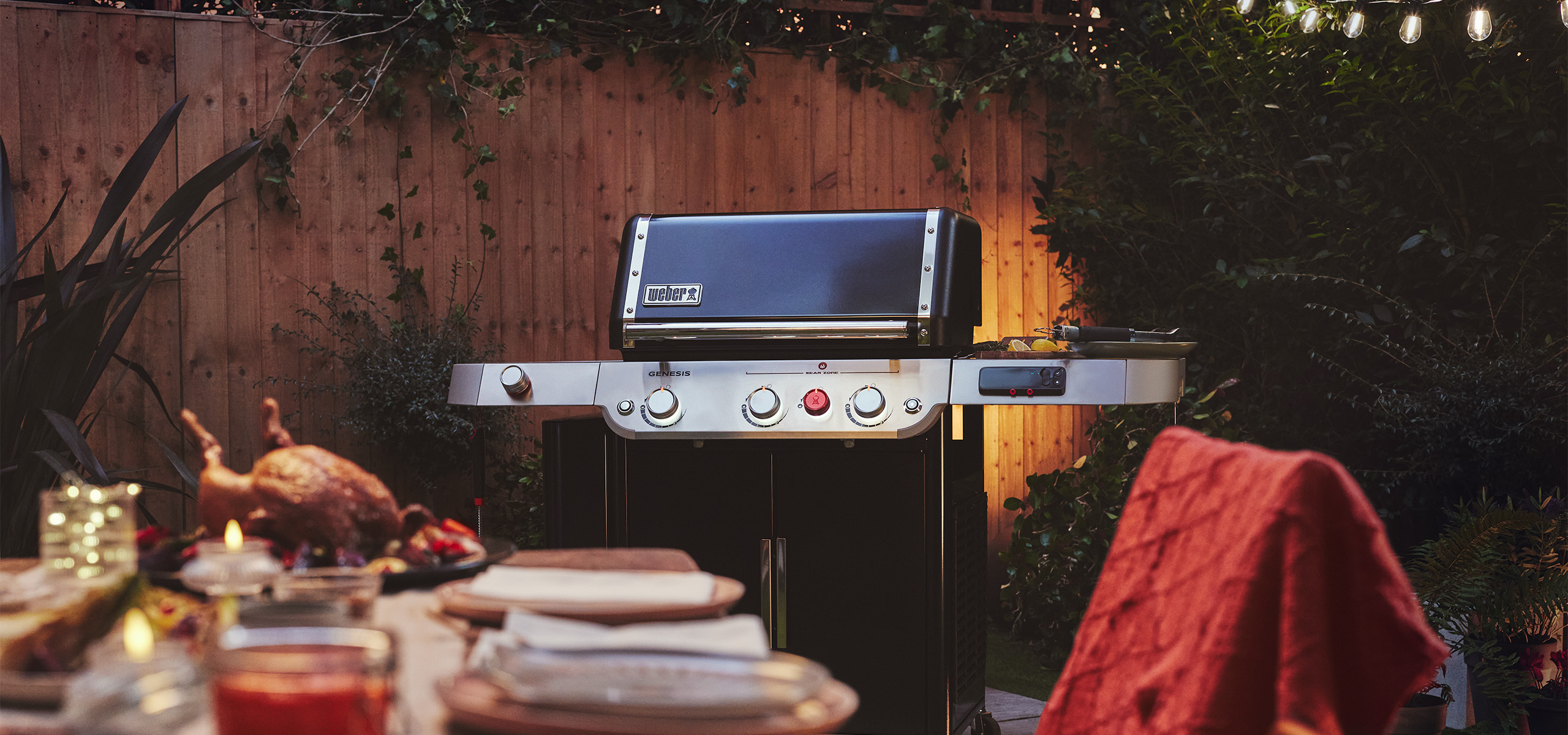 Voorkant -Grill Koning Weber bbq lifestyle feature